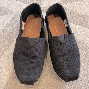 TOMS Men’s Black Perforated Faux Suede Men’s sz 7